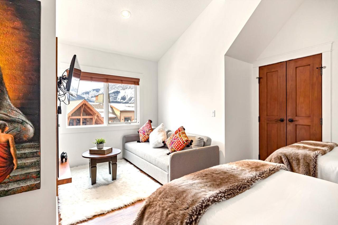 Penthouse At Solar A Resort And Spa Canmore Exteriör bild