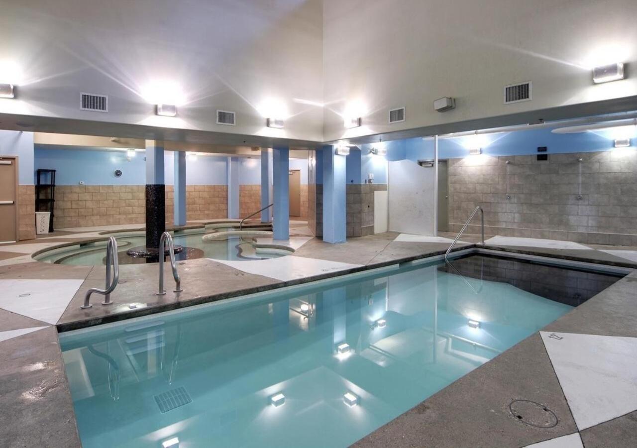 Penthouse At Solar A Resort And Spa Canmore Exteriör bild